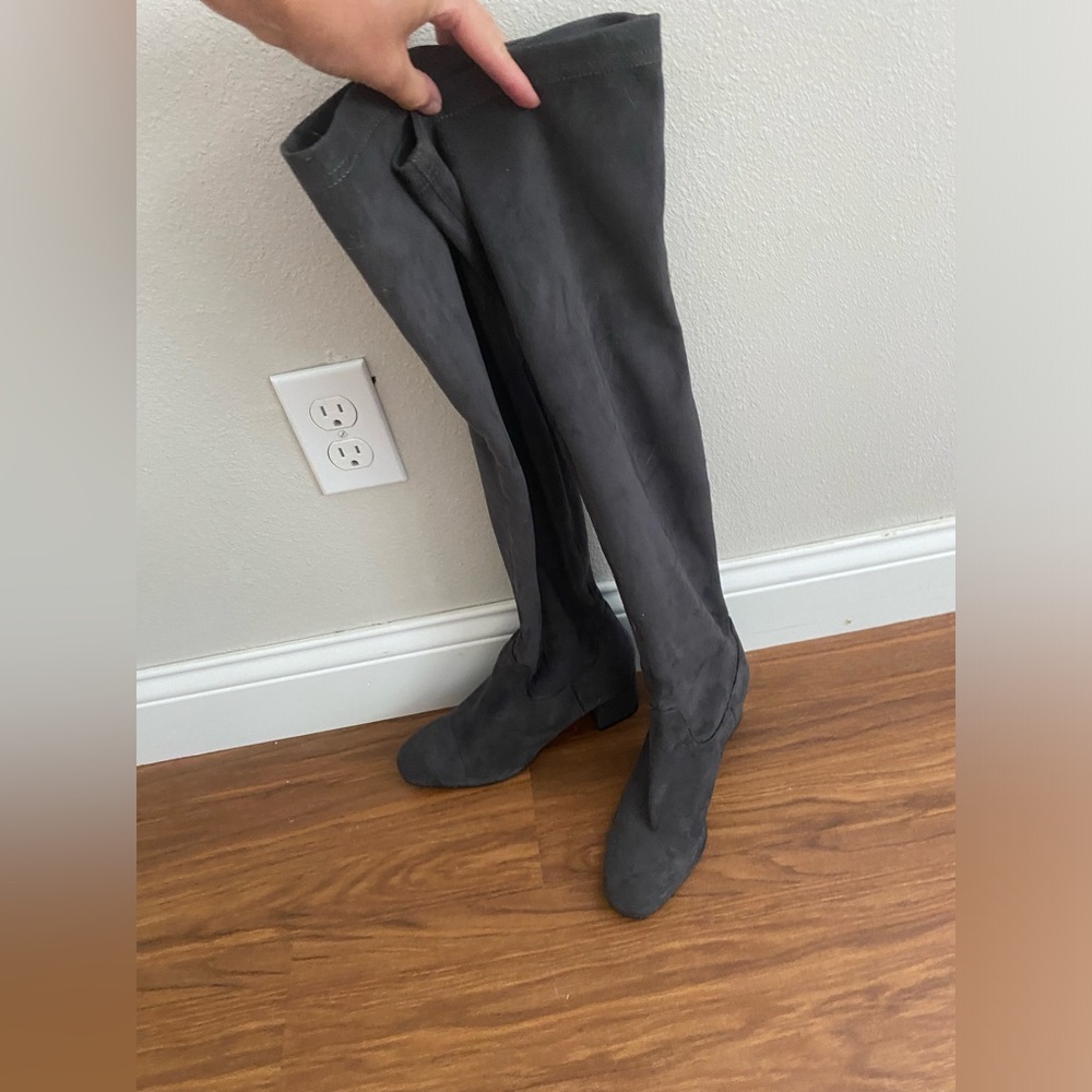 Gray knew high slip on boots!
